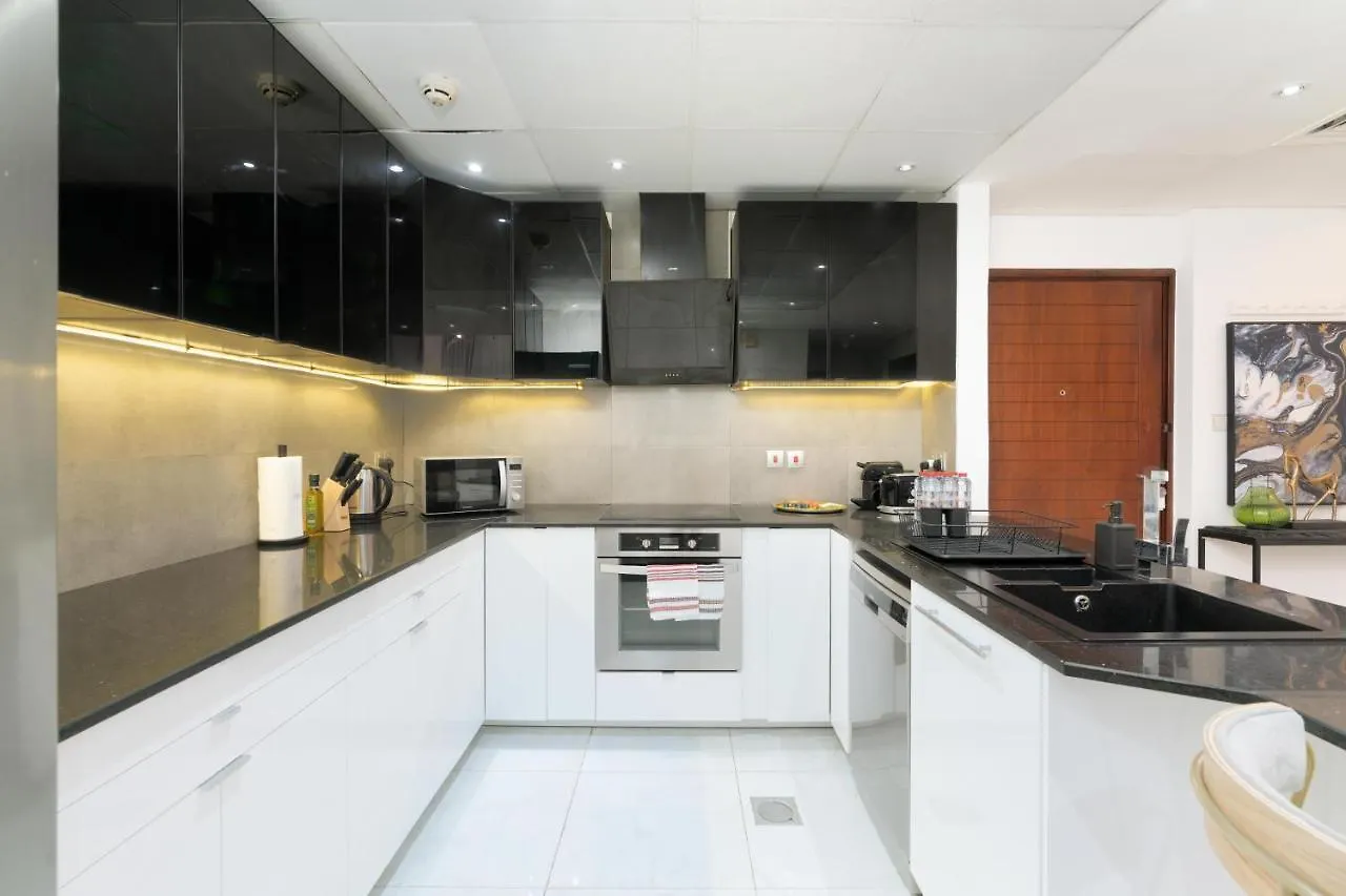 Ultimate Stay / Burj Khalifa View / Downtown / 3 Beds Luxury / 2 Balconies Dubai Apartment